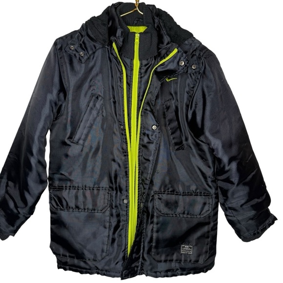 Nike Boys Black Insulated Winter Jacket Removable Hood Size L Weather Resistant - Picture 2 of 16